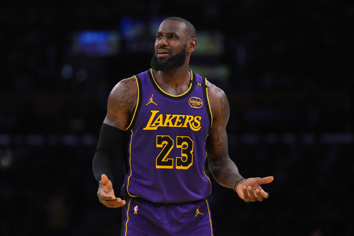 Los Angeles Lakers forward LeBron James (23).