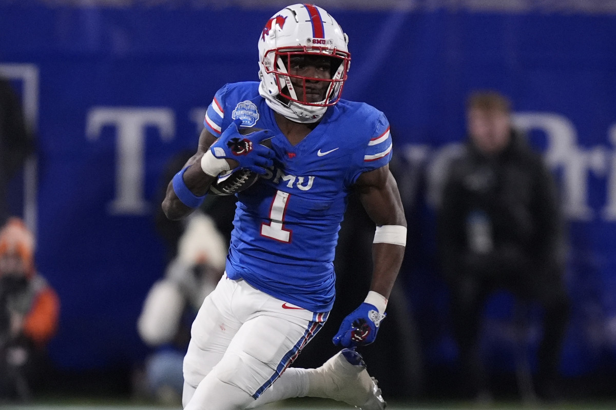 Tiền vệ chạy cánh Brashard Smith (1) của đội Southern Methodist Mustangs.