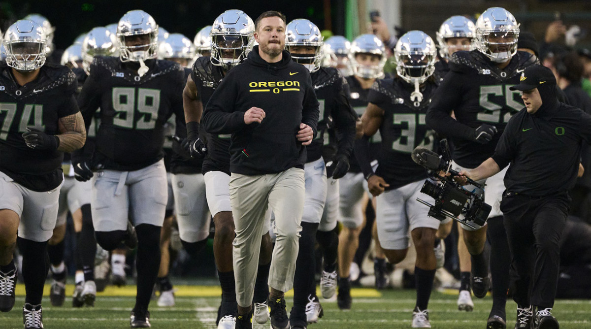 Oregon head coach Dan Lanning