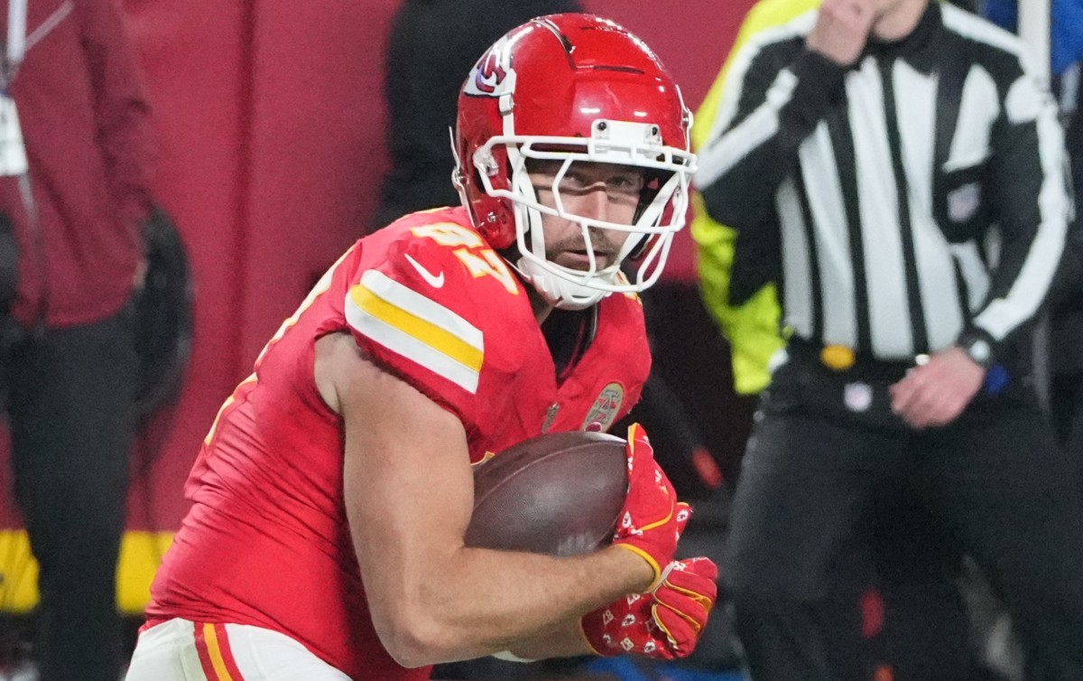 Dec 8, 2024; Kansas City, Missouri, USA; Kansas City Chiefs tight end Travis Kelce (87) catches a pass for a first down against the Los Angeles Chargers during the second half at GEHA Field at Arrowhead Stadium. Mandatory Credit: Denny Medley-Imagn Images 