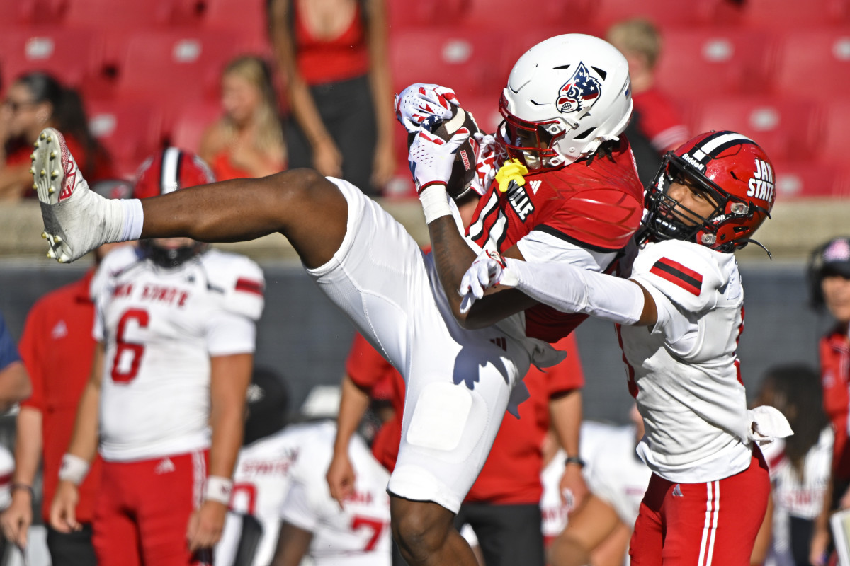 Oregon Transfer Portal News: Ducks Zero in on Louisville Tight End Jamari  Johnson - Athlon Sports