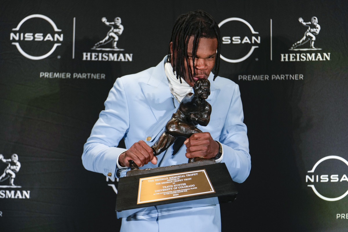 Colorado Buffaloes wide receiver/cornerback Travis Hunter poses for a photo after winning the Heisman Trophy award.