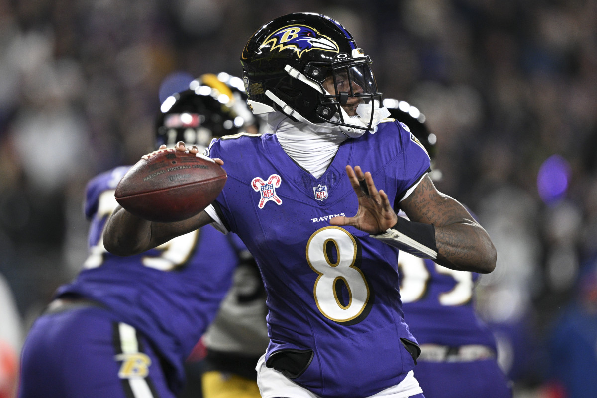 Lamar Jackson (8) throws from the pocket during the second half against the Steelers.