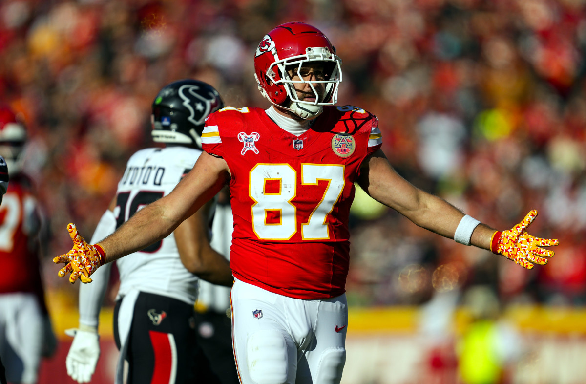 Chiefs' Historic Travis Kelce Announcement Turns Heads on Christmas Day - Athlon Sports