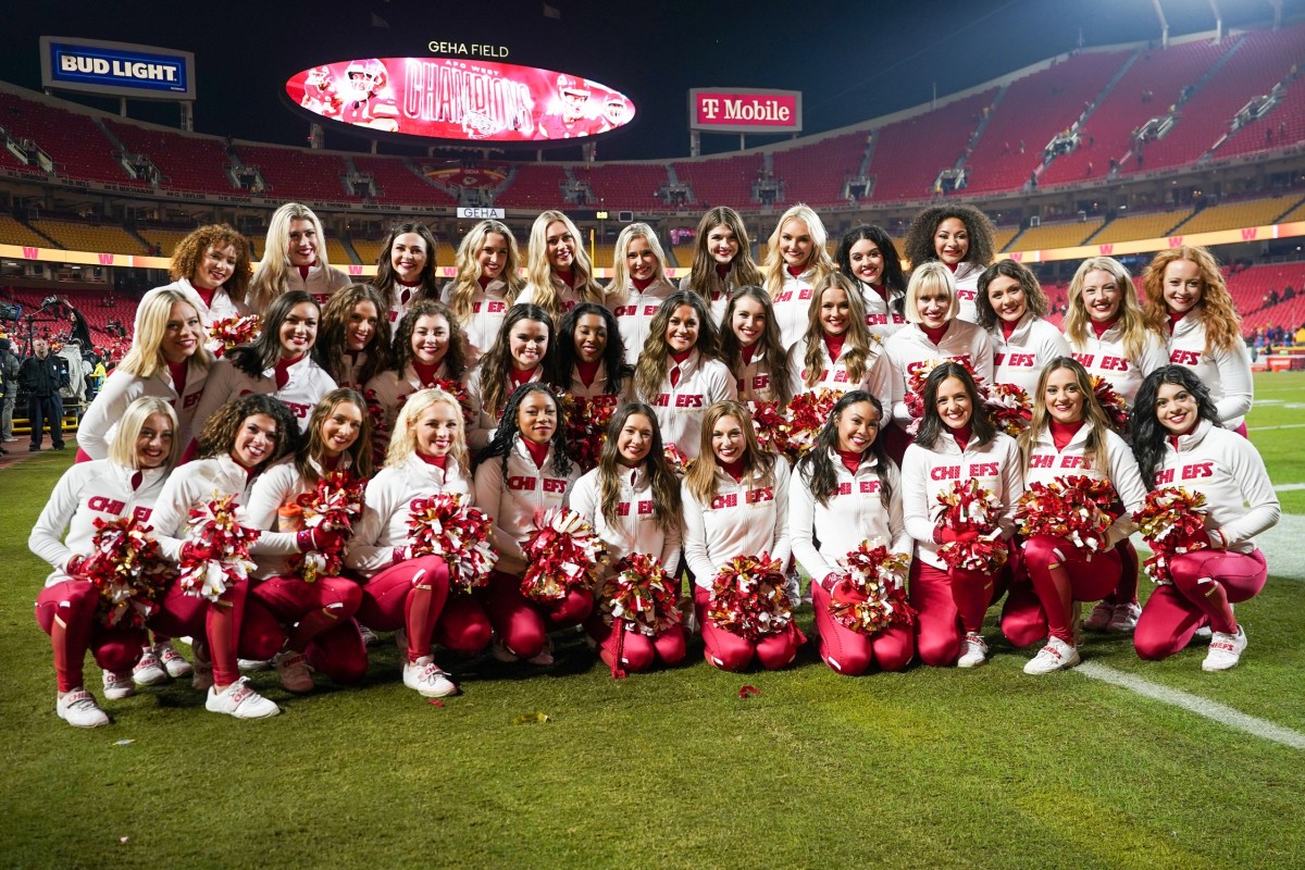 Kansas City Cheerleader Turned Heads Over Pro Bowl News During Chiefs-Texans  - Athlon Sports