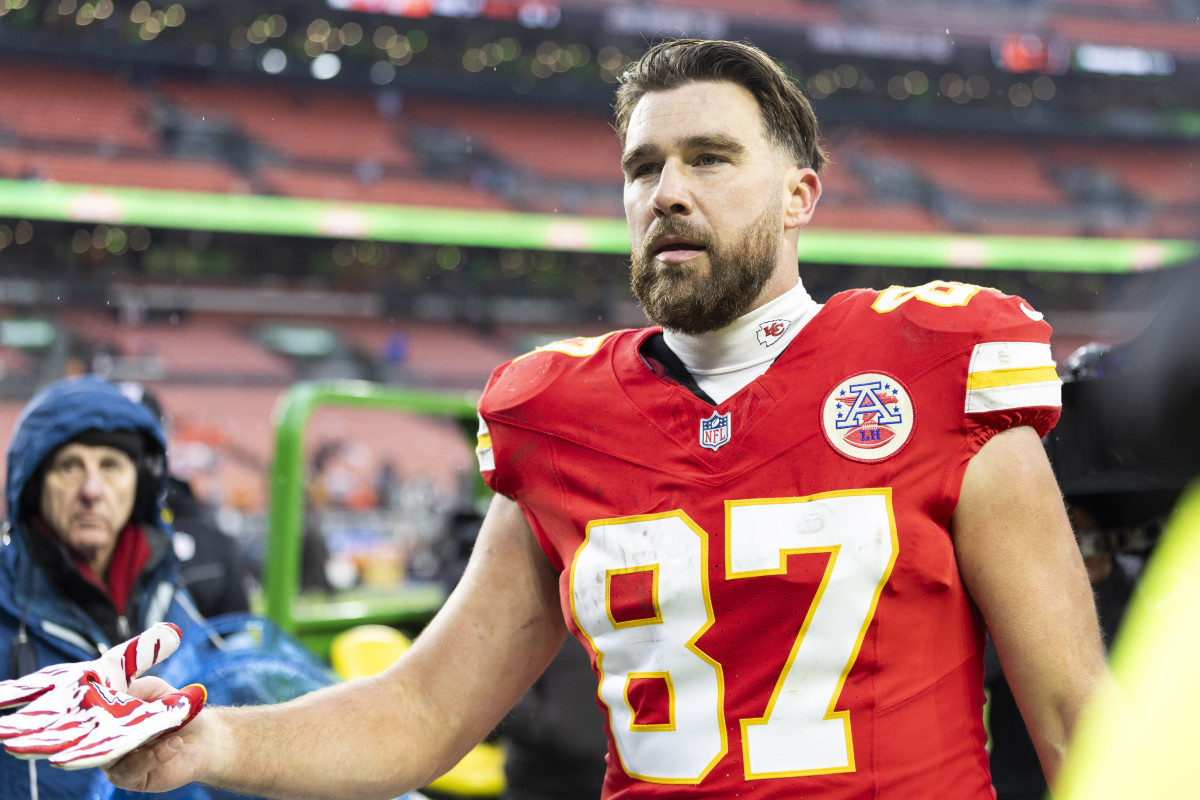 Viral Photo of Chiefs' Travis Kelce Deleted After Fans Share Glaring Concern - Athlon Sports