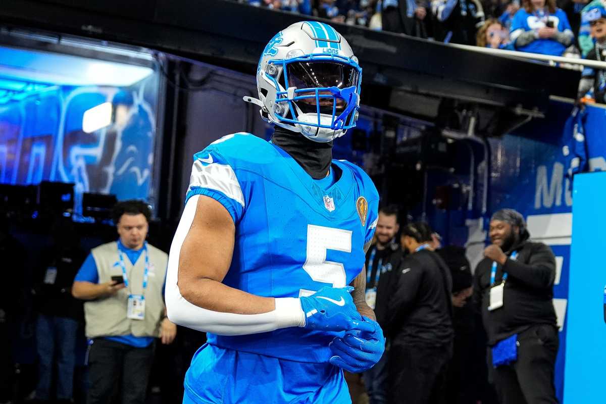 David Montgomery of the Detroit Lions takes the field on Thanksgiving vs. the Bears.