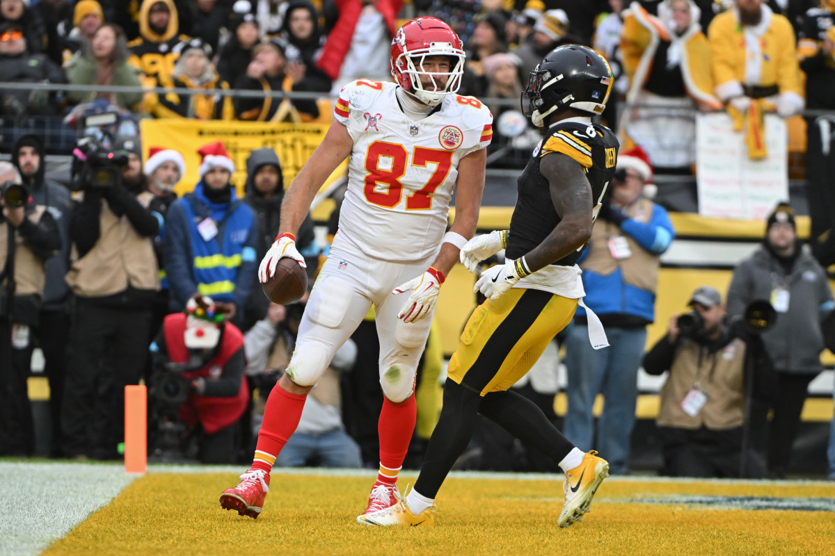 New Video of Travis Kelce Taunting Ref in Chiefs-Steelers Turns Heads -  Athlon Sports