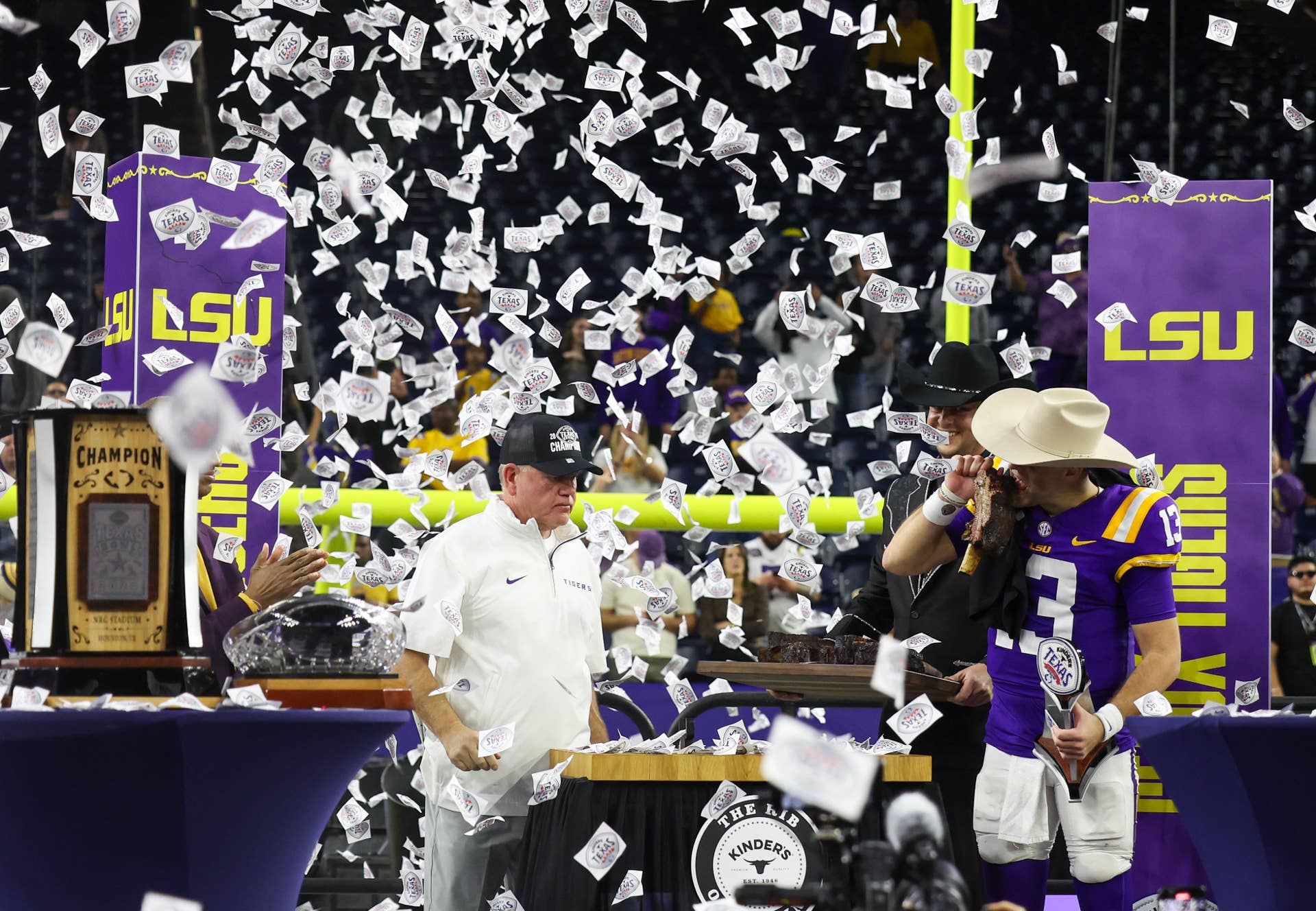 College Football Upset Occurs in High-Profile Bowl Game on Tuesday Night