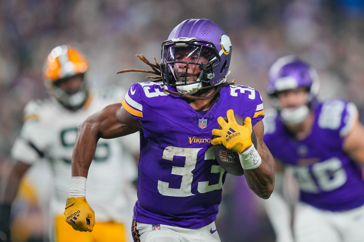 Vikings Sign Aaron Jones to Surpisingly Lucrative New Deal: Report - Athlon  Sports