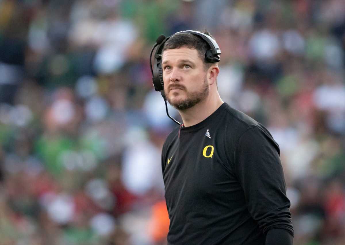 Oregon Ducks head coach Dan Lanning.