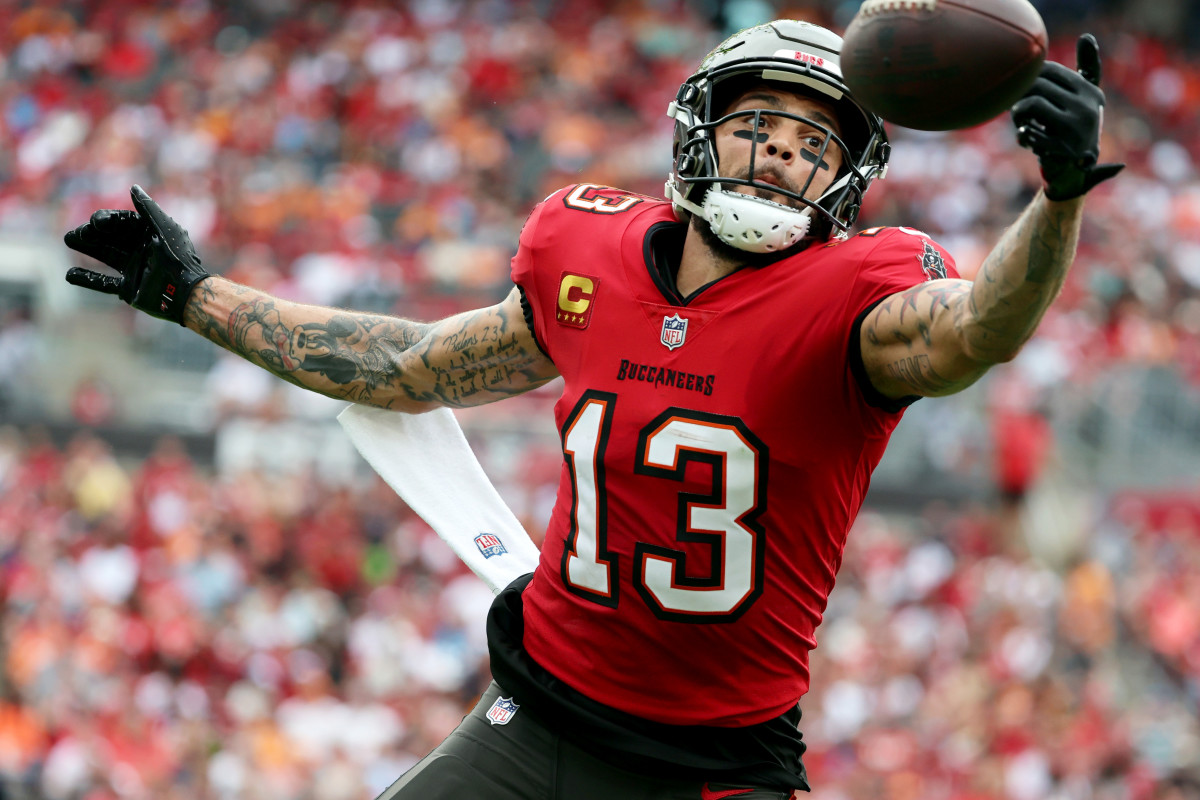 Tampa Bay Buccaneers wide receiver Mike Evans (13) attempts to catch the ball against the Carolina Panthers.