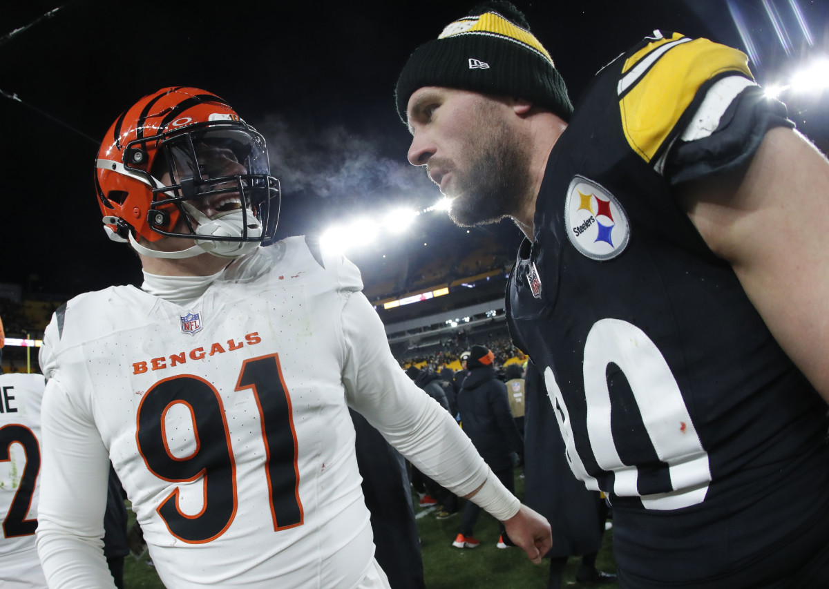 Cincinnati Bengals defensive end Trey Hendrickson (91) and Pittsburgh Steelers linebacker T.J. Watt (90). 