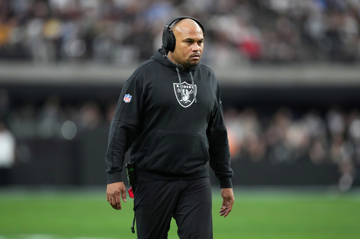 NFL World Reacts to Las Vegas Raiders Coach Antonio Pierce Firing ...