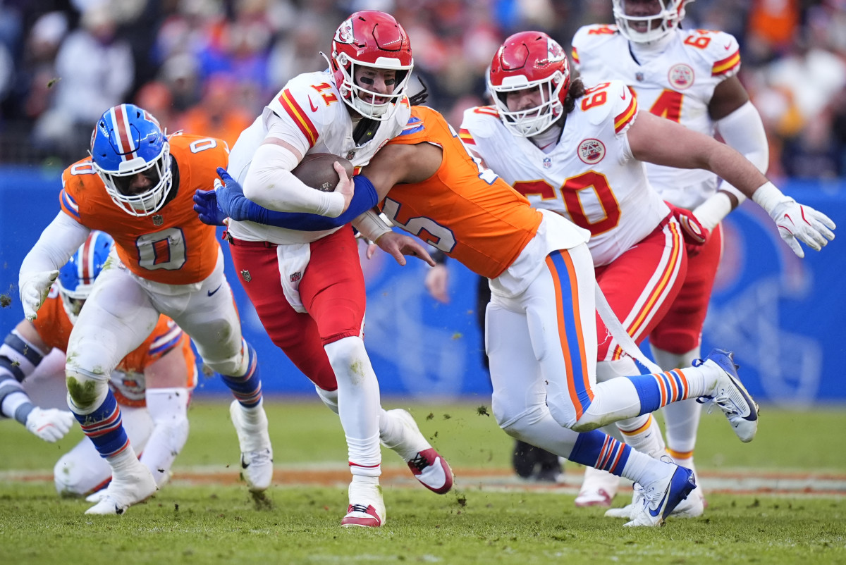 CBS Sparks Outrage With Chiefs-Broncos Broadcast Decision - Athlon ...