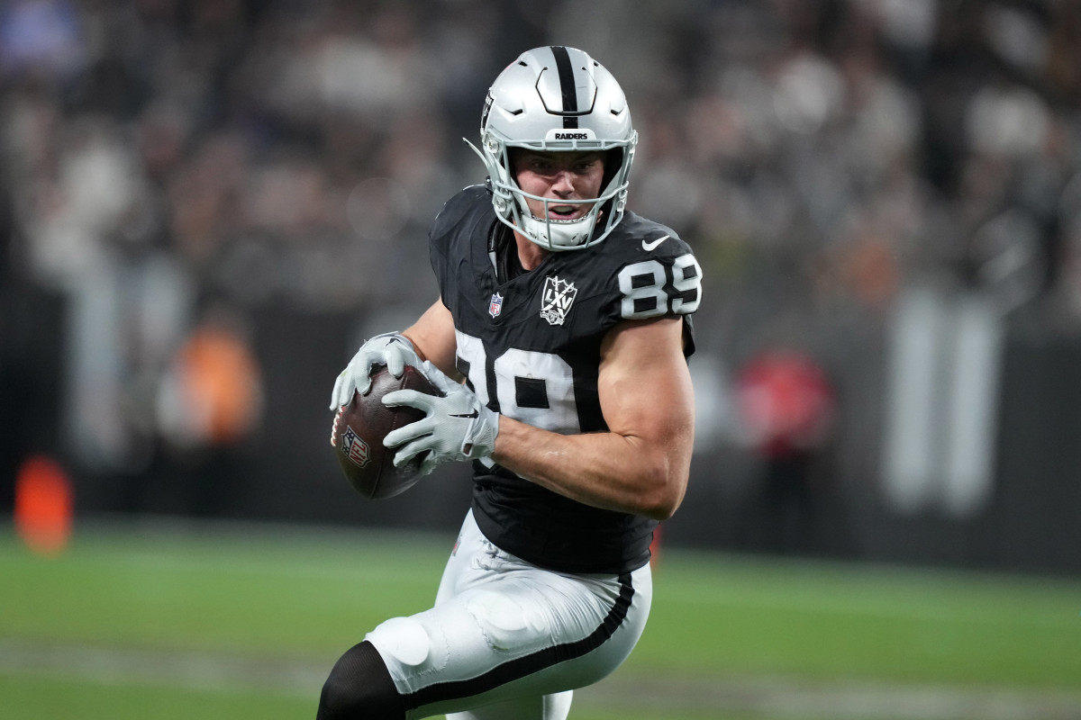 Brock Bowers expected to surpass all tight ends in 2025