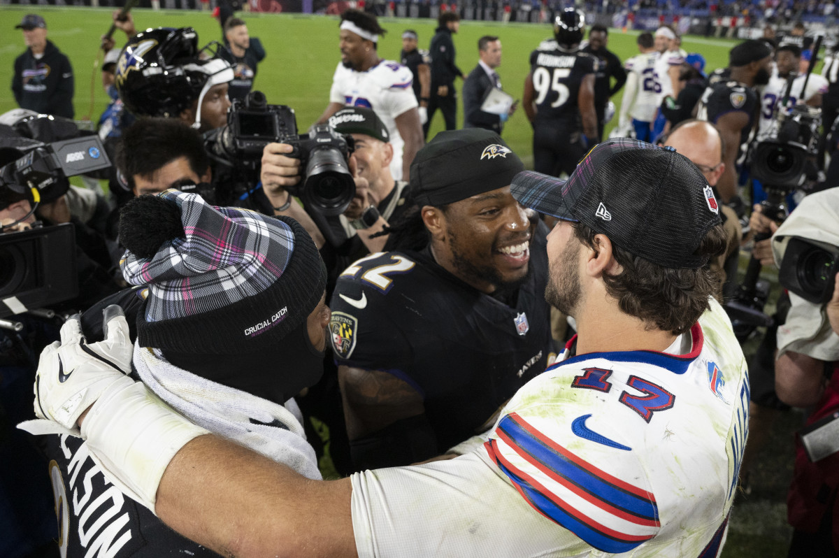 Baltimore Ravens quarterback Lamar Jackson (left) and running back Derrick Henry (middle) talk to Buffalo Bills QB Josh Allen (right).