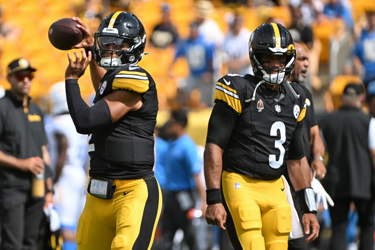 Pittsburgh Steelers quarterback Justin Fields (2) warms up next to quarterback Russell Wilson (3).