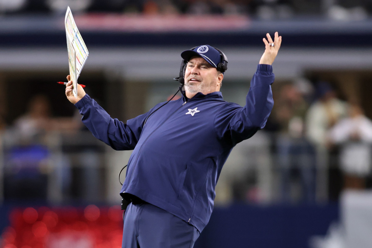 Dallas Cowboys head coach Mike McCarthy reacts after a play against the Cincinnati Bengals.