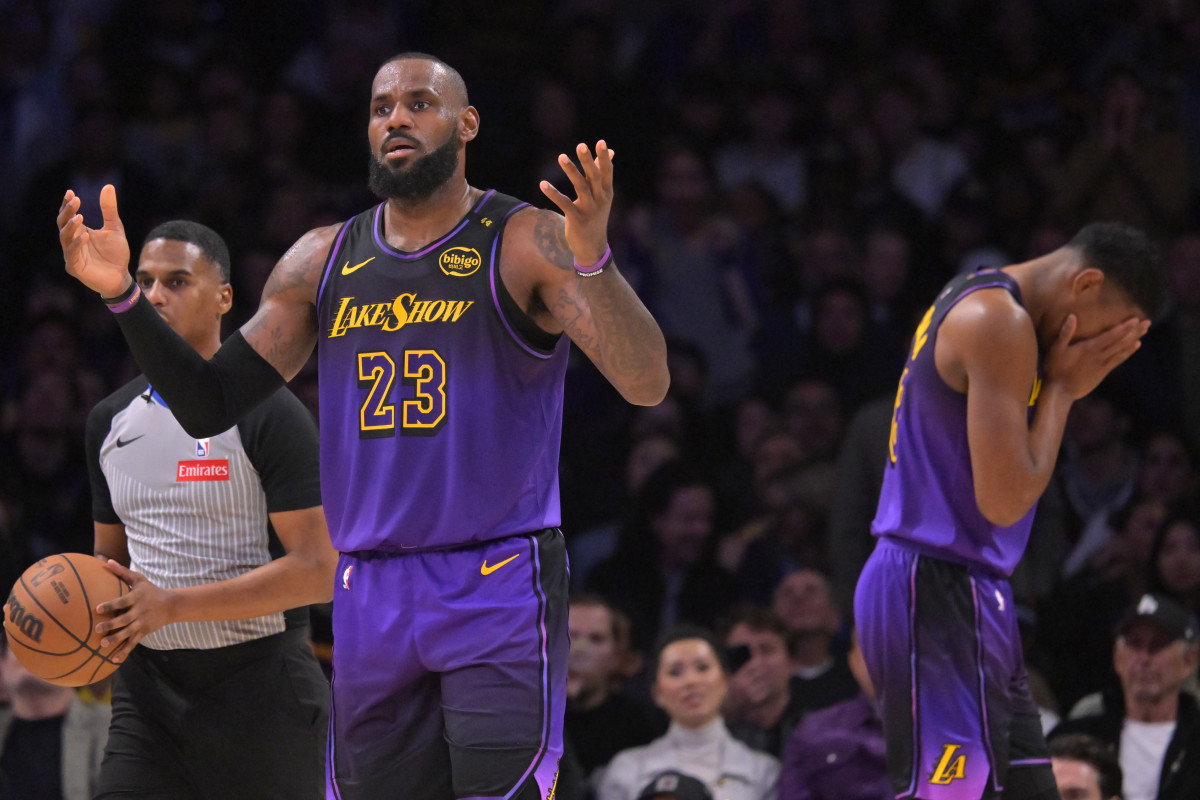 Los Angeles Lakers forwards LeBron James (23) and Rui Hachimura (28).