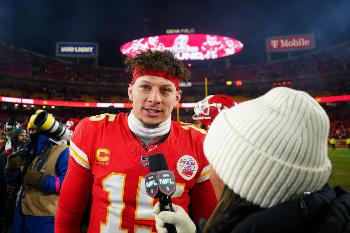 Kansas City Chiefs quarterback Patrick Mahomes (15).