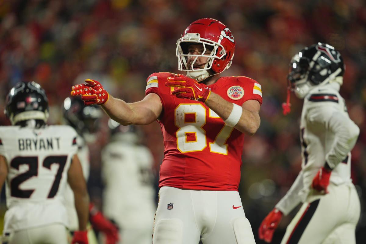 Chiefs TE Travis Kelce on Officiating Controversy: 'I'd Like to Plead
