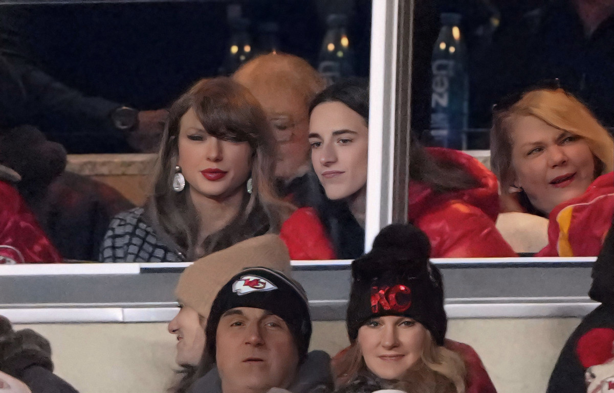 Swift's engagement ring