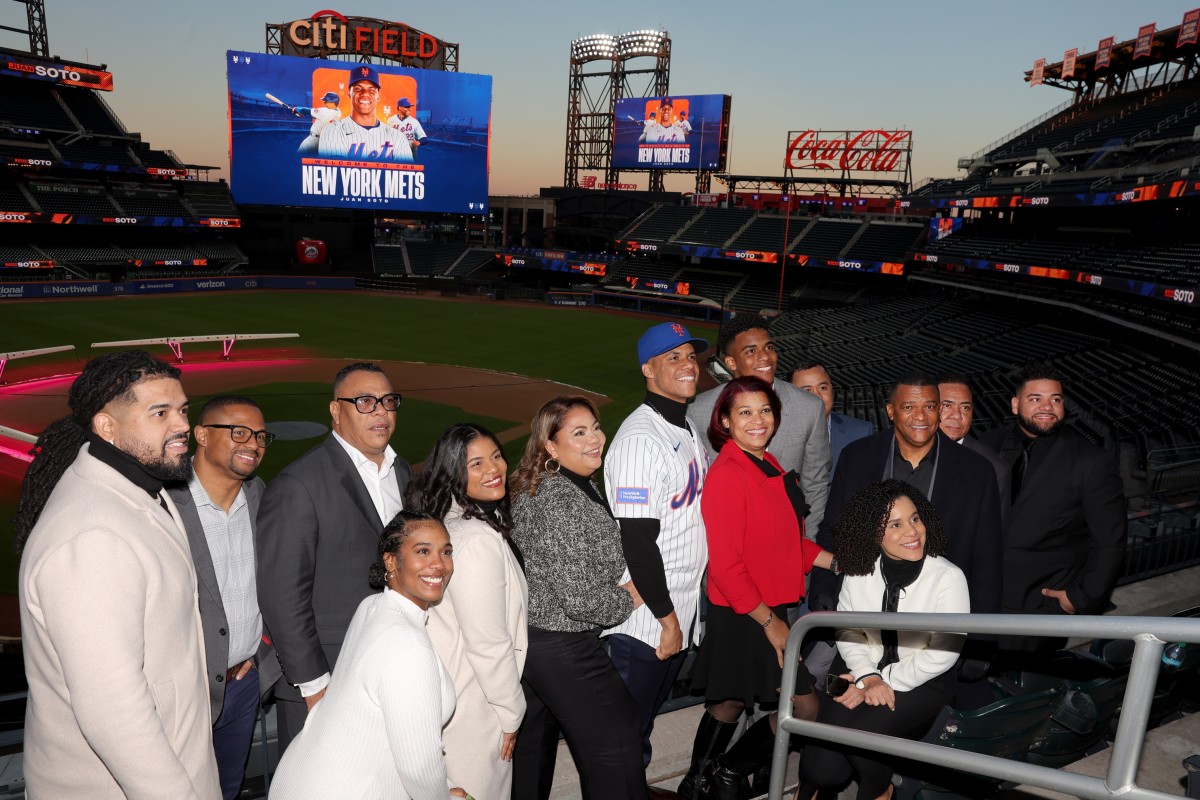 Mets' outfielder Juan Soto and his family