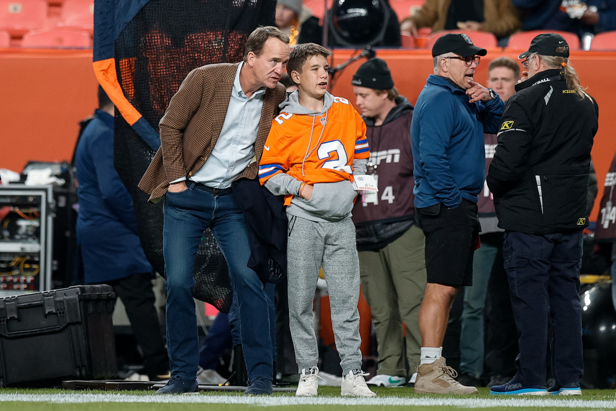 Peyton Manning's Son Catches Attention of Major College Football Program - Athlon Sports