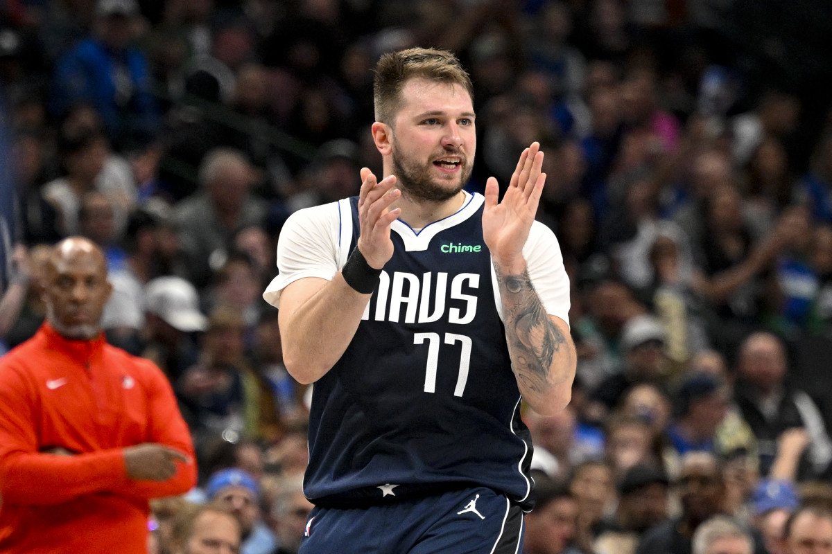 Luka Dončić's Teammate Fires Back at Mavericks' Conditioning Concerns After  Lakers Trade - Athlon Sports