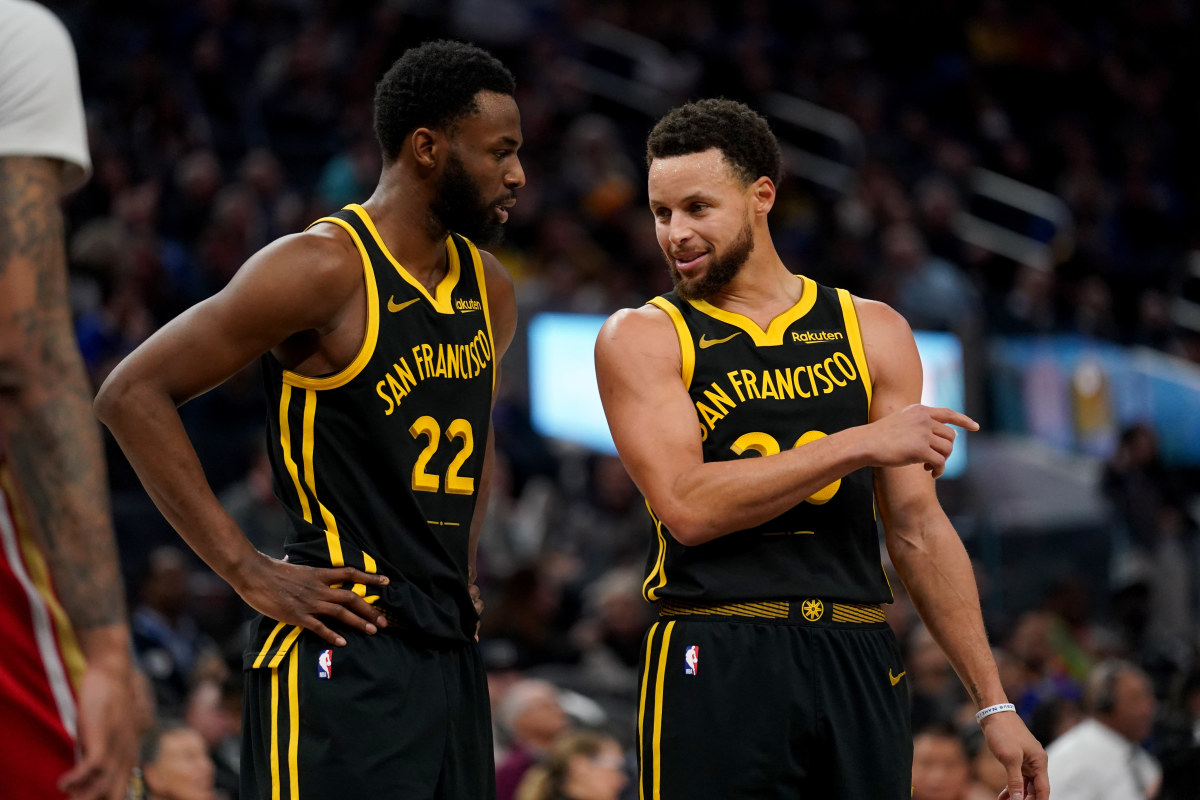 Golden State Warriors guard Stephen Curry talks with forward Andrew Wiggins