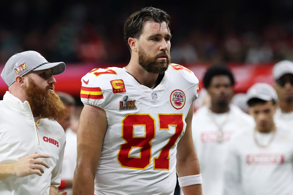 Travis Kelce Sends 1-Word Message to Eagles After Super Bowl Blowout -  Athlon Sports