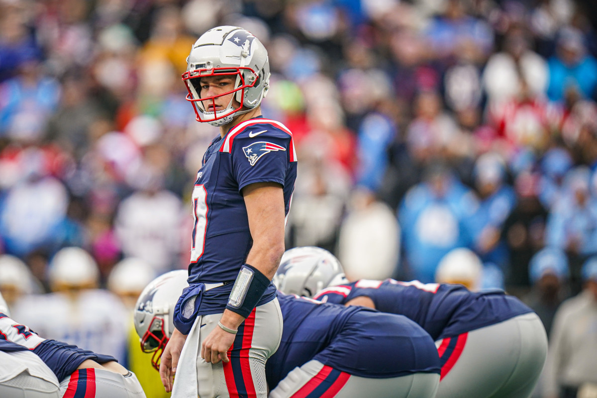 New England Patriots quarterback Drake Maye (10) on the field against the Los Angeles Chargers.