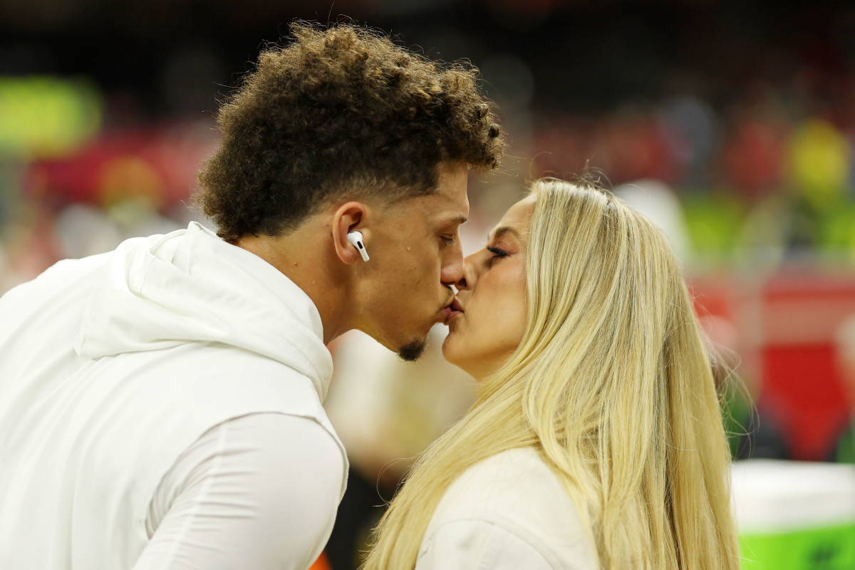 Kansas City Chiefs quarterback Patrick Mahomes kisses his wife Brittany Mahomes before Super Bowl LIX.