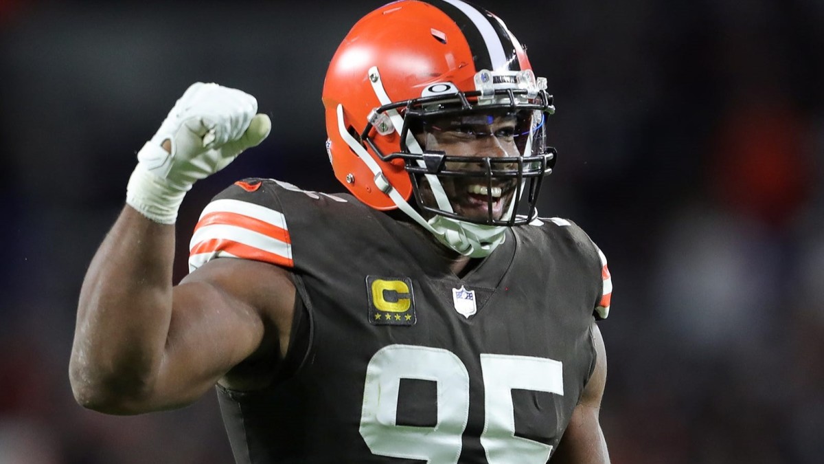Myles Garrett'S 100Mph Dash: Strongsville Police Stop Browns Star - 0fd1g26