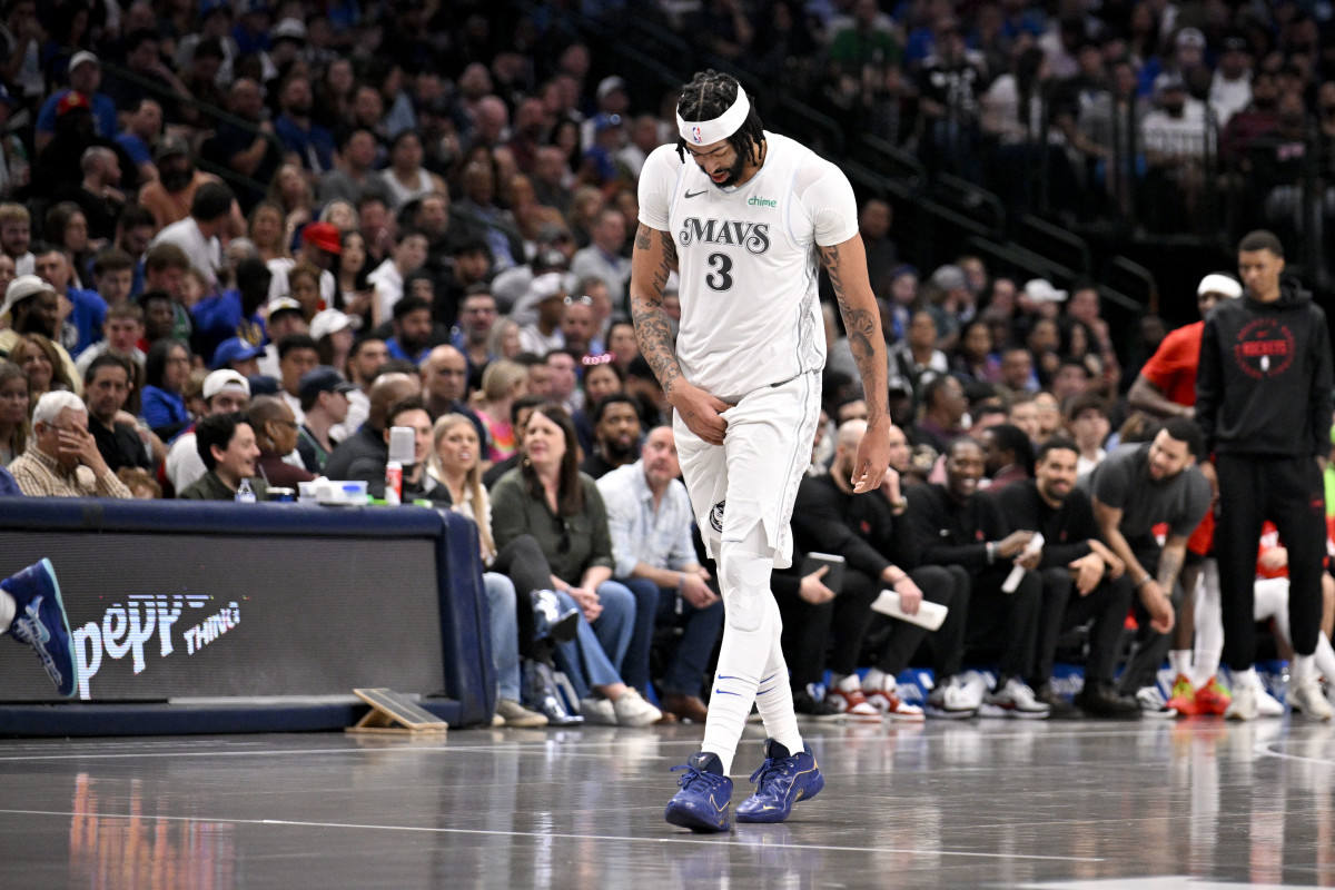 Calls Mount for Mavericks to Trade Anthony Davis After New Report - Athlon Sports