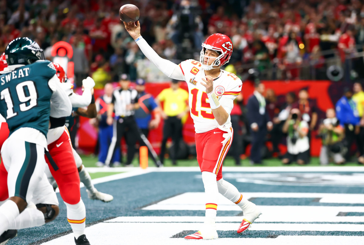 Kansas City Chiefs quarterback Patrick Mahomes (15) throws a pass against the Philadelphia Eagles in the second quarter in Super Bowl LIX at Ceasars Superdome.