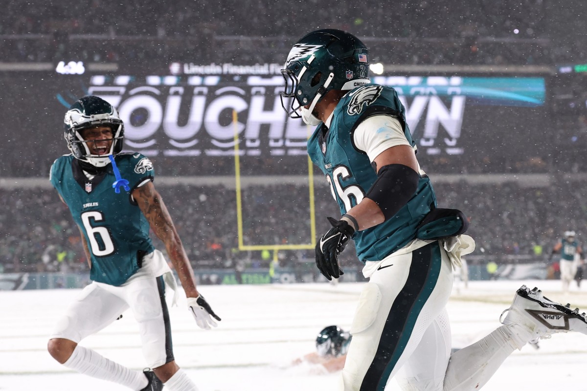 Eagles' DeVonta Smith A Contract Bargain As Receivers Salaries Skyrocket - Athlon Sports