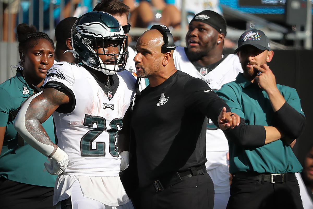 Philadelphia Eagles RB Coach Jemel Singleton (right) instructs running back Saquon Barkley (26). Credit: The Philadelphia Inquirer