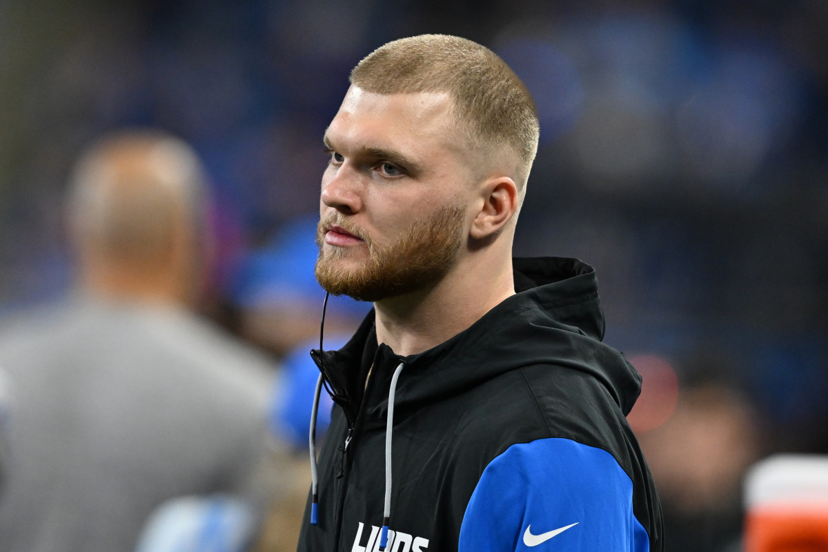 Aidan Hutchinson on the sidelines of his team's loss to the Commanders.