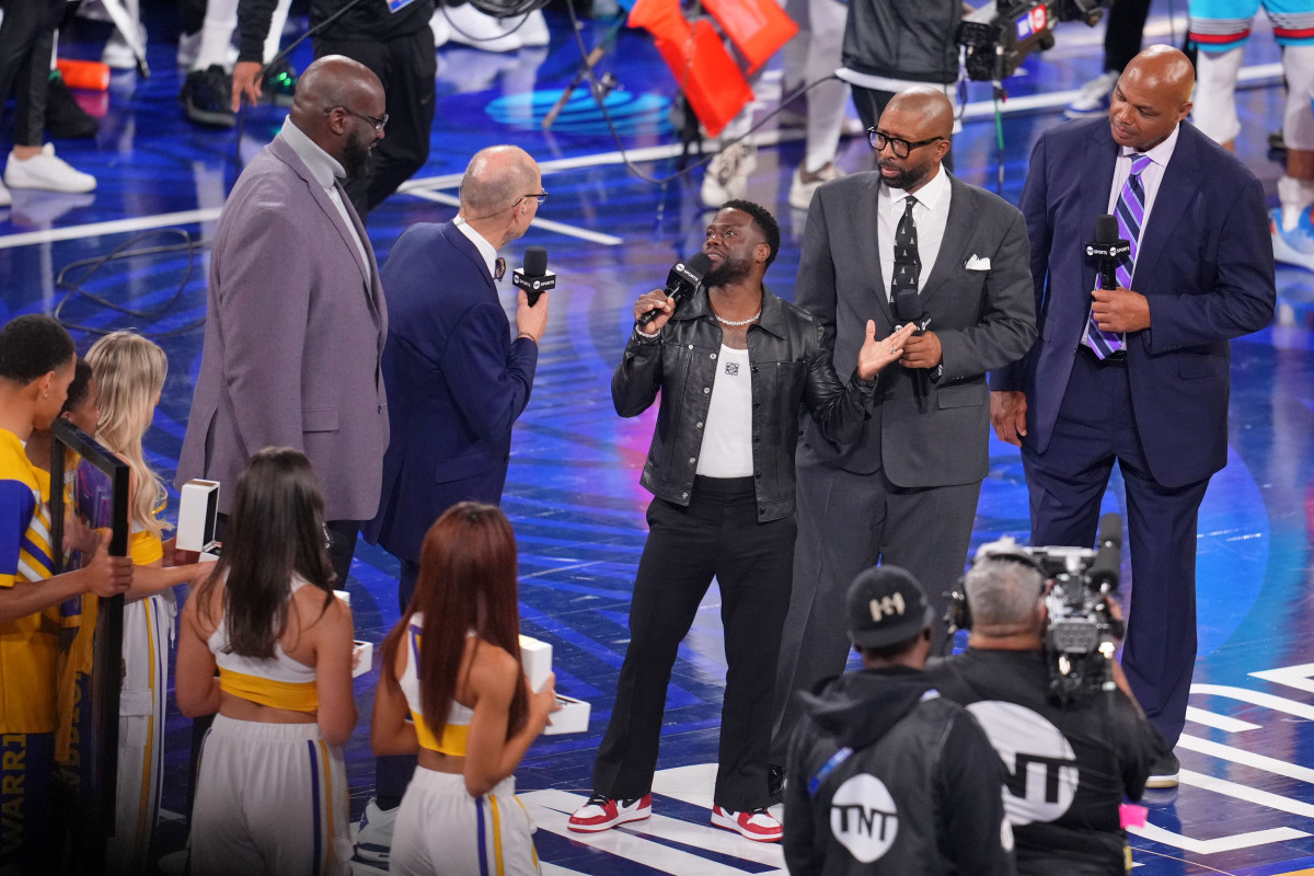 Kevin Hart Gets Payback At Wnba Players After Viral Video Athlon Sports Kevin Hart Gets Payback At Wnba Players After Viral Video Athlon Sports