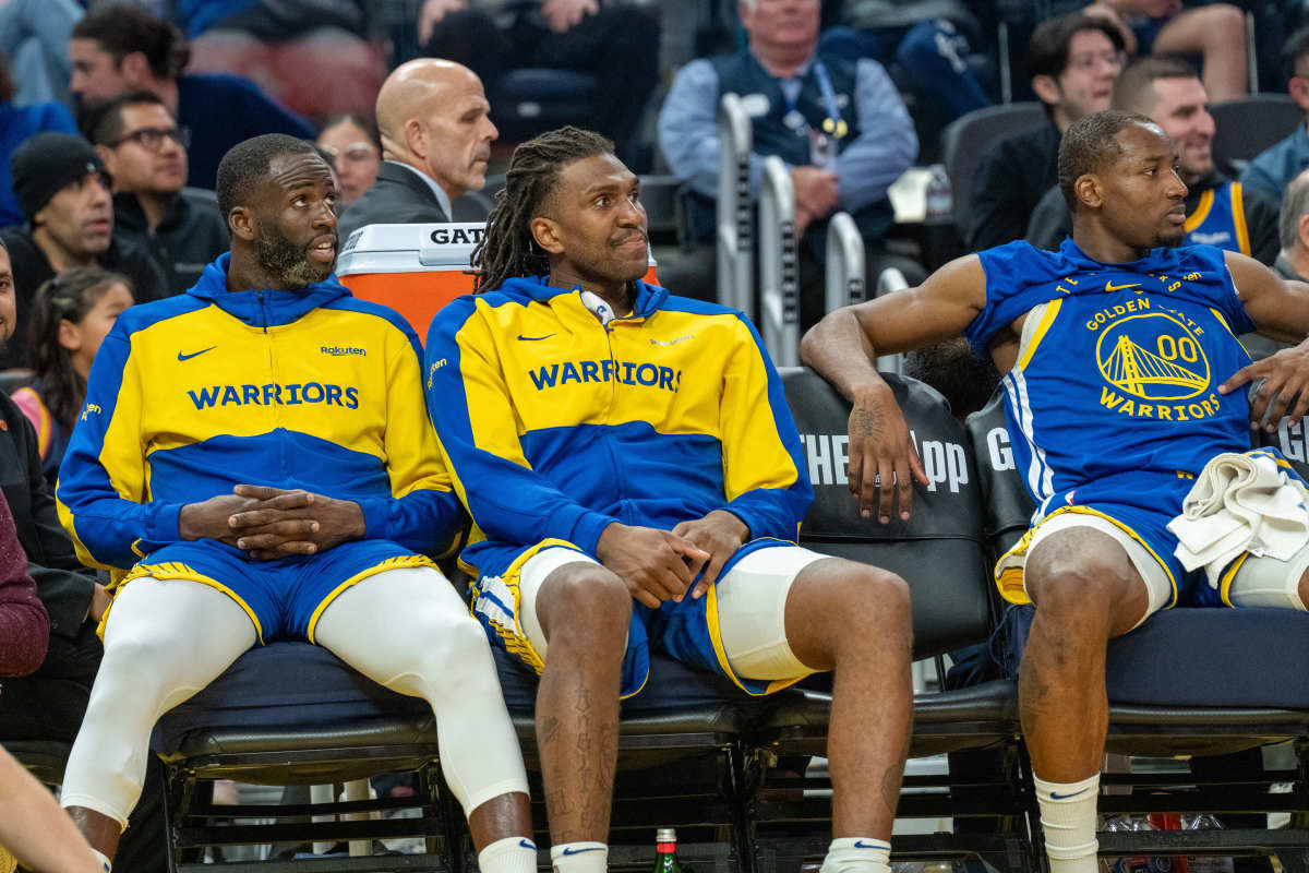 Golden State Warriors forwards Draymond Green and Kevon Looney