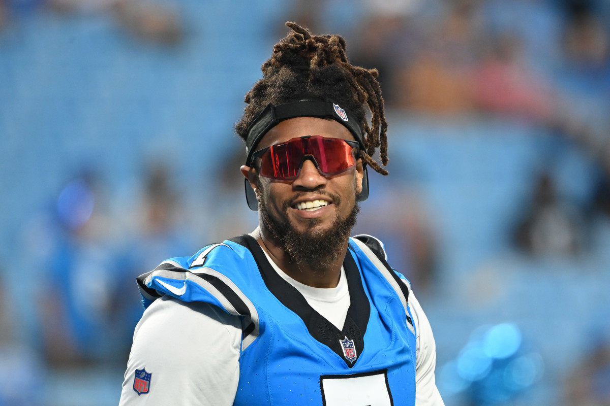 Carolina Panthers linebacker Shaq Thompson (7) on to the field before the game at Bank of America Stadium.