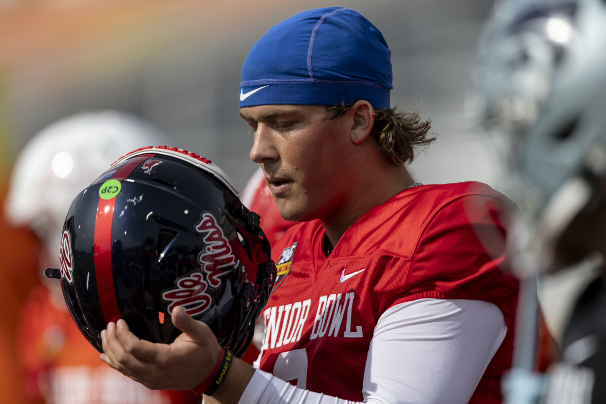 Giants Predicted to Reach for an SEC QB in Draft Amid Aaron Rodgers ...