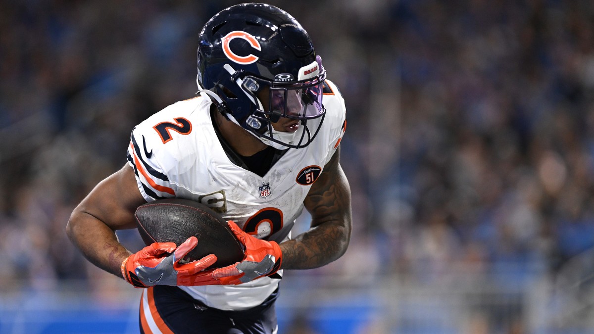 Ben Johnson Puts Bears Star WR DJ Moore on Notice - Athlon Sports