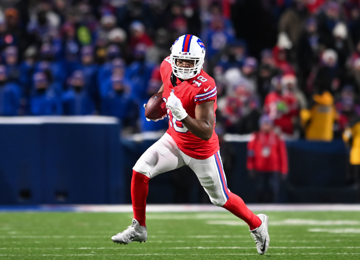 Buffalo Bills wide receiver Amari Cooper (18) turns up field after making a catch in the second quarter against the New England Patriots.