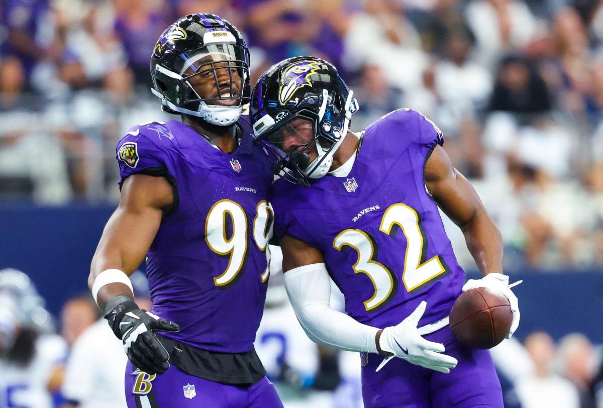 Baltimore Ravens safety Marcus Williams (32) celebrates with Baltimore Ravens linebacker Odafe Oweh (99) after recovering a fumble during the first half at AT&T Stadium.