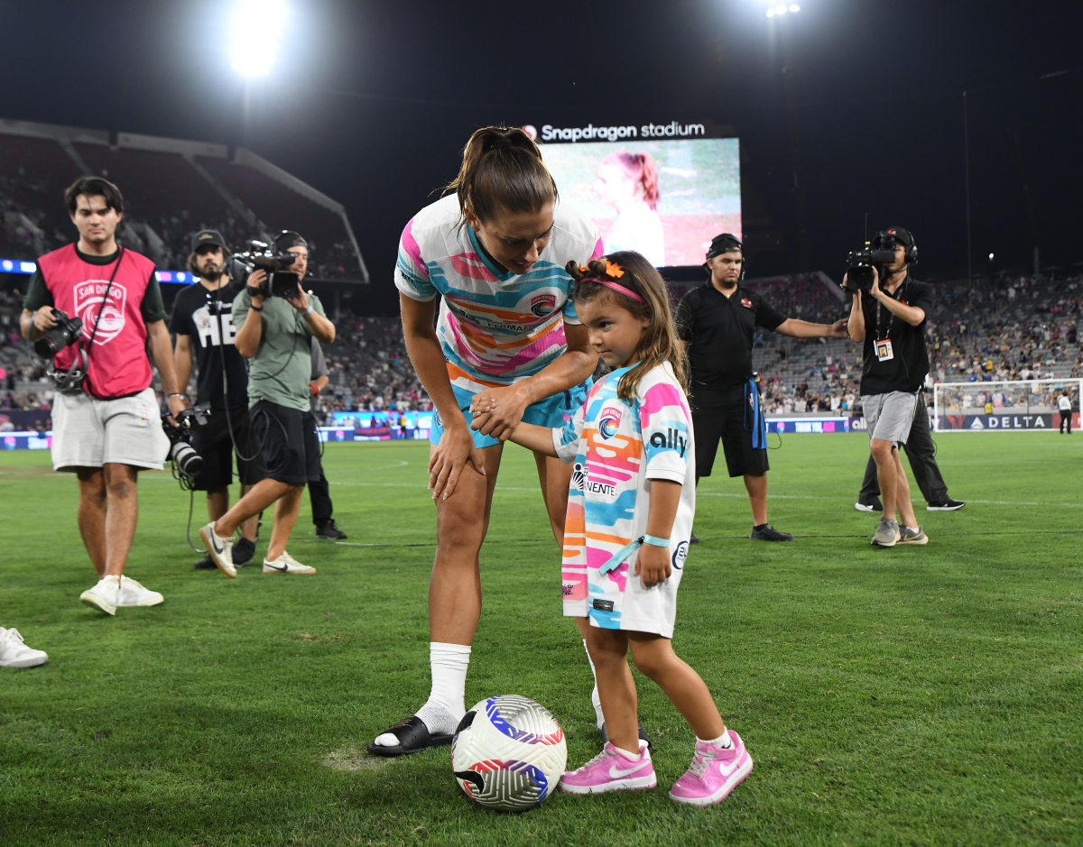 Alex Posts Exciting Pregnancy Update Athlon Sports