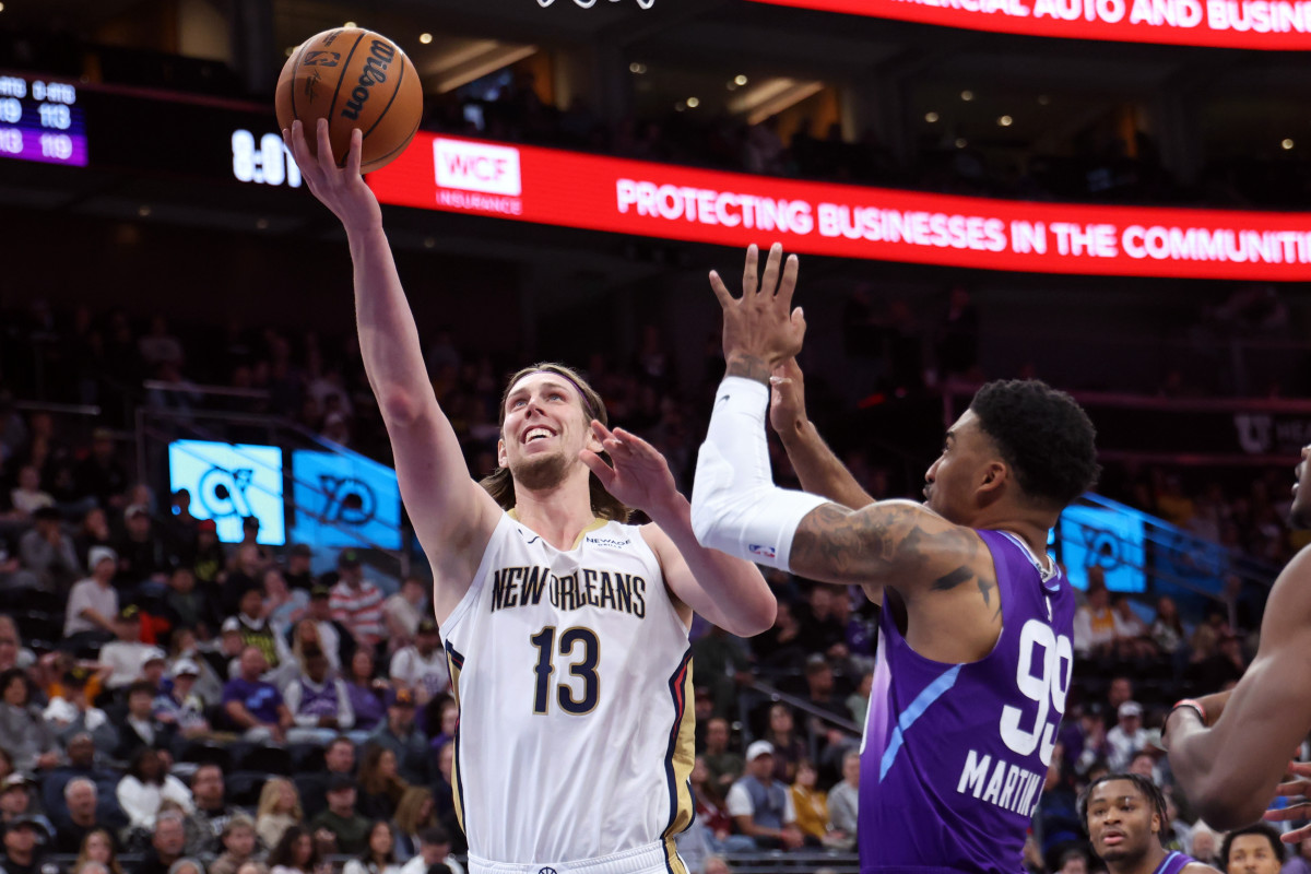 Kelly Olynyk in action