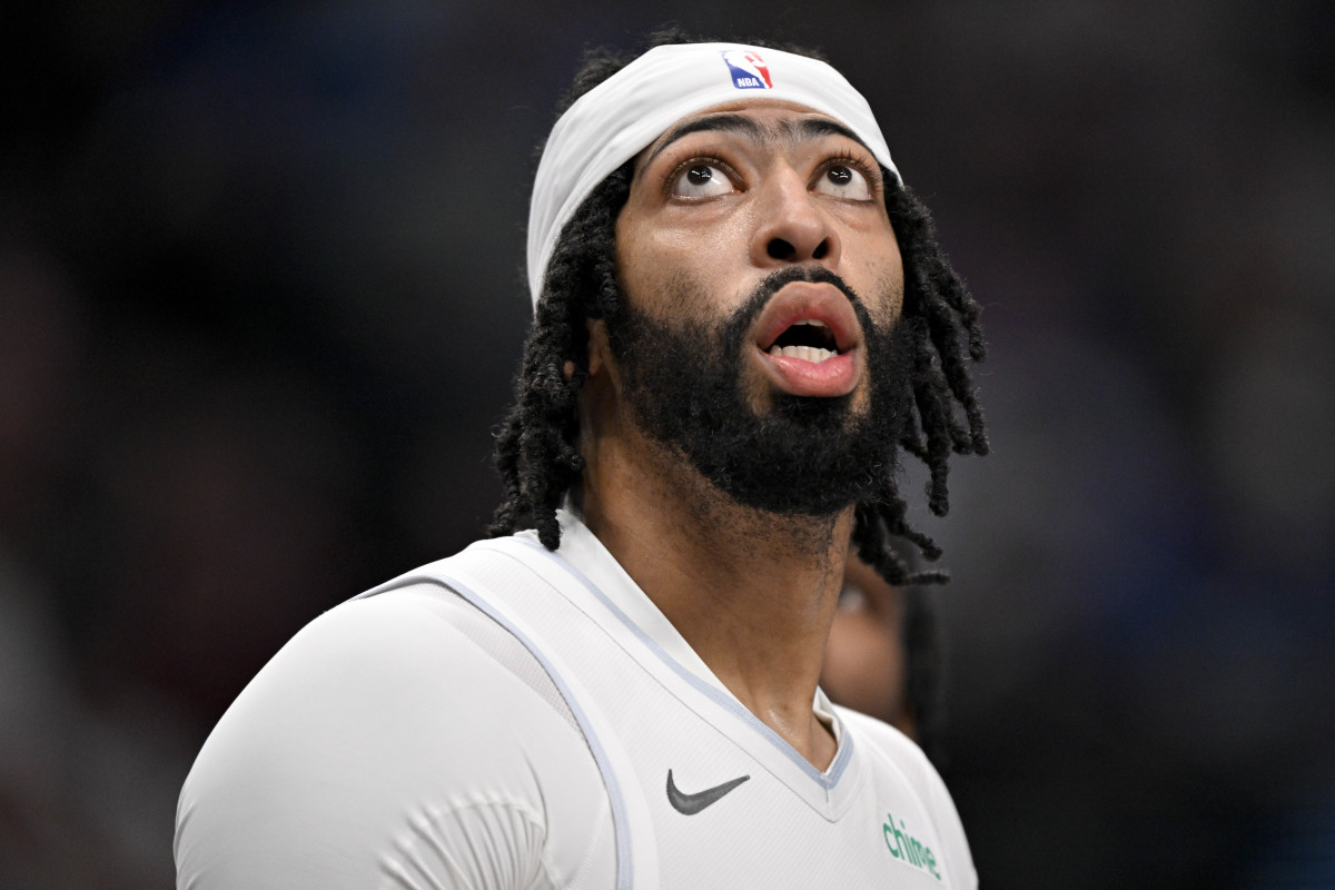 Mavericks Predicted to Reunite Anthony Davis with Former Lakers Star - Athlon Sports